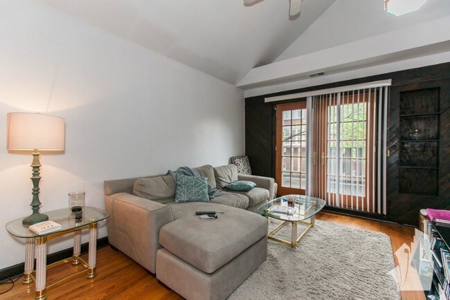 Photo - 1823 W Augusta Blvd Unidad 2