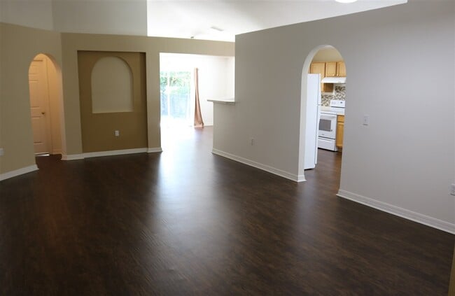 Photo - 132 King Arthur Ct