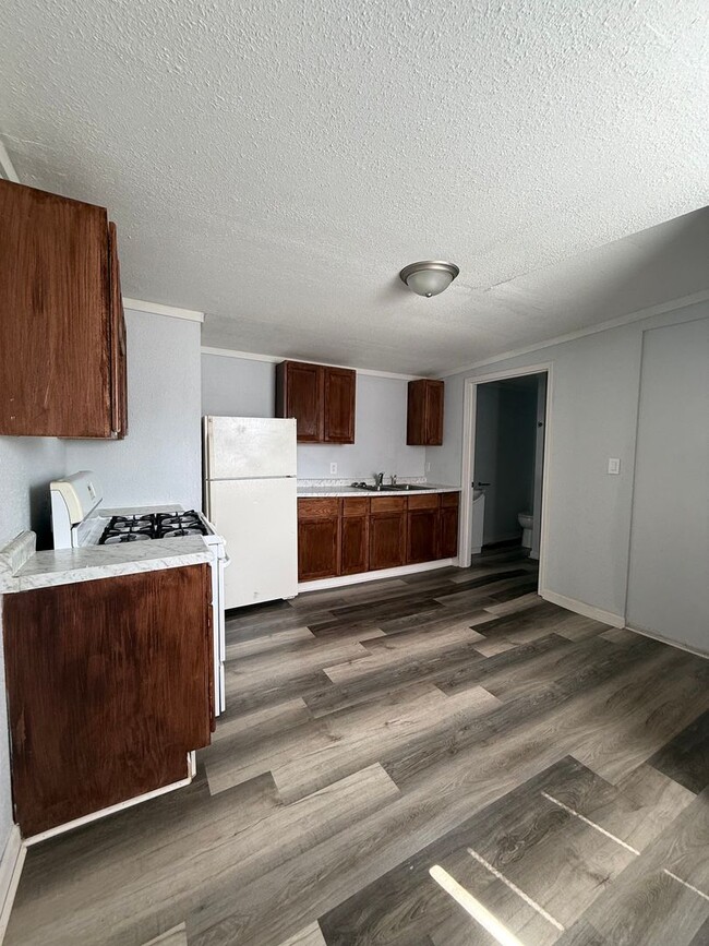 2015 W Miller St