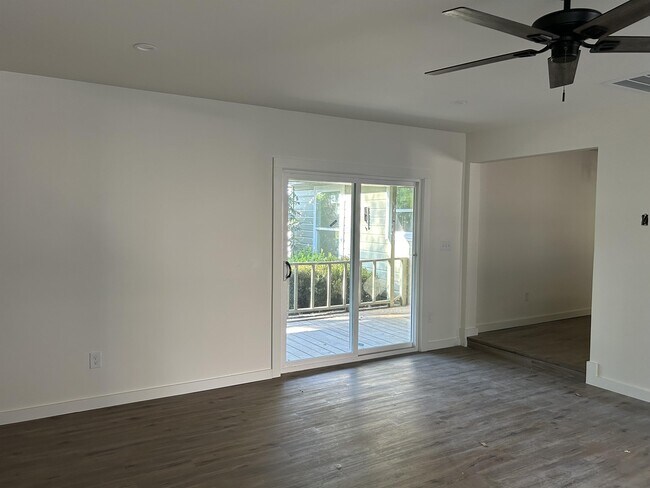 Photo - 2100 NW 4th Ave