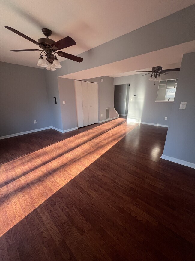 Photo - 731 Hemlock St