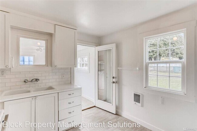 Photo - 2 br, 1 bath House - 6927 52nd Ave W