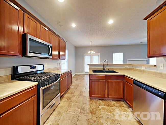 Photo - 422 Norton Xing