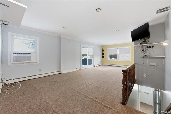 Photo - 401 W Walnut St Unidad Upper