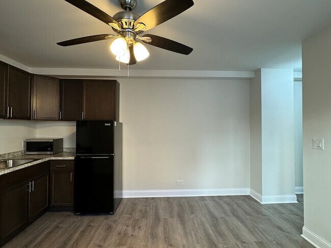 Photo - 3927 N Clarendon Ave Unit #105