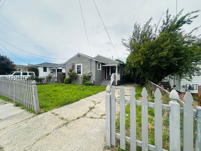 Building Photo - Beautifully Remodeled 3BR/1BA Home in Prime San Pablo Location