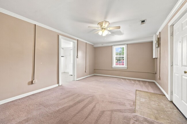 Photo - 101 E Woodall St