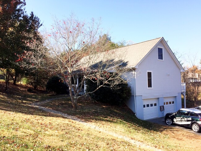Charming North Asheville Cape Cod - Charming North Asheville Cape Cod House