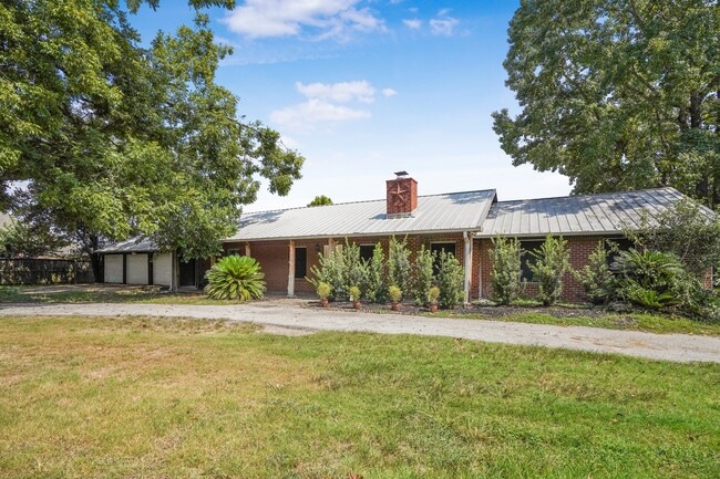 Photo - 700 Anderson Rd