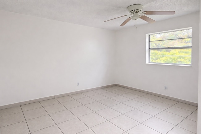 Photo - 6151 Eaton St Unidad 13