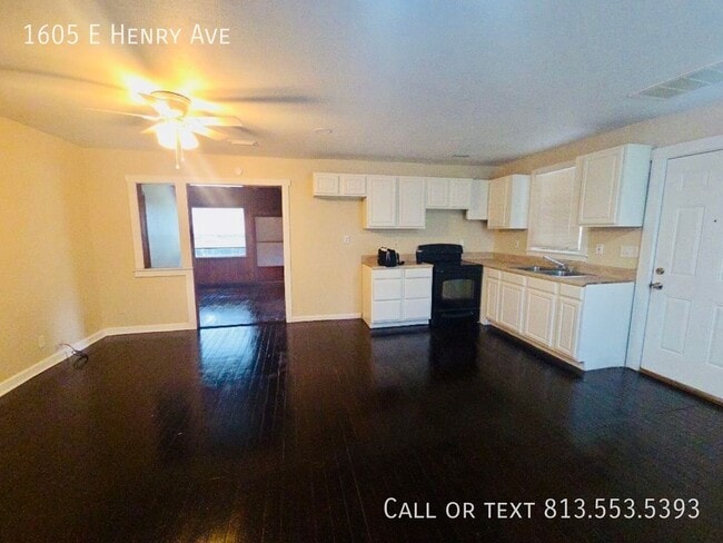 1605 E Henry Ave