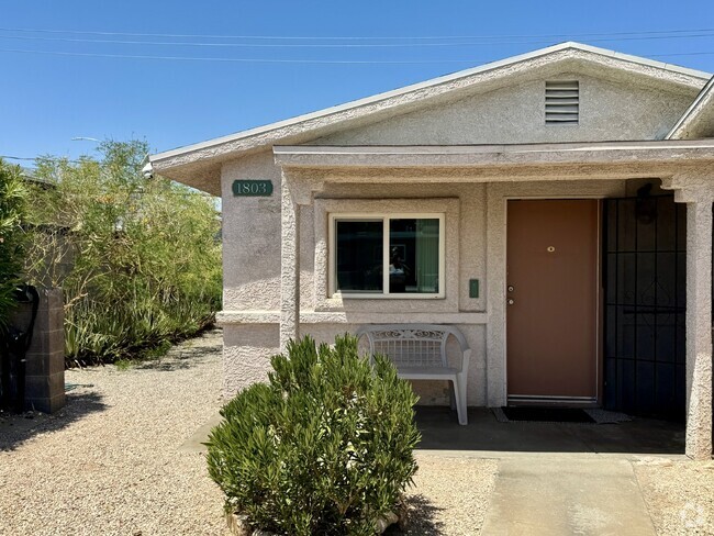 Building Photo - Cute 1 bdrm, 1 bath home shares 1 common w...