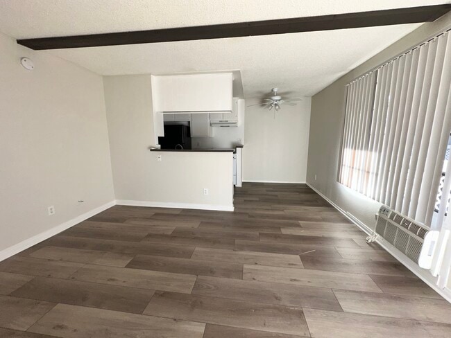 Building Photo - Saticoy Carriage House