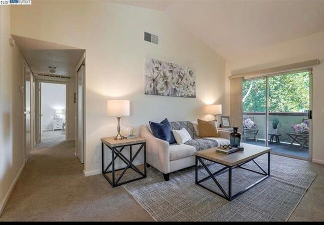 Building Photo - 6986 Stagecoach Rd Unit E Rental