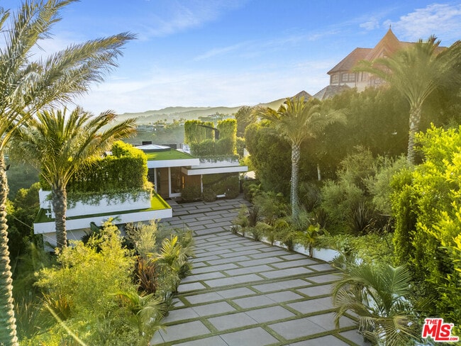 Photo - 1033 Somera Rd