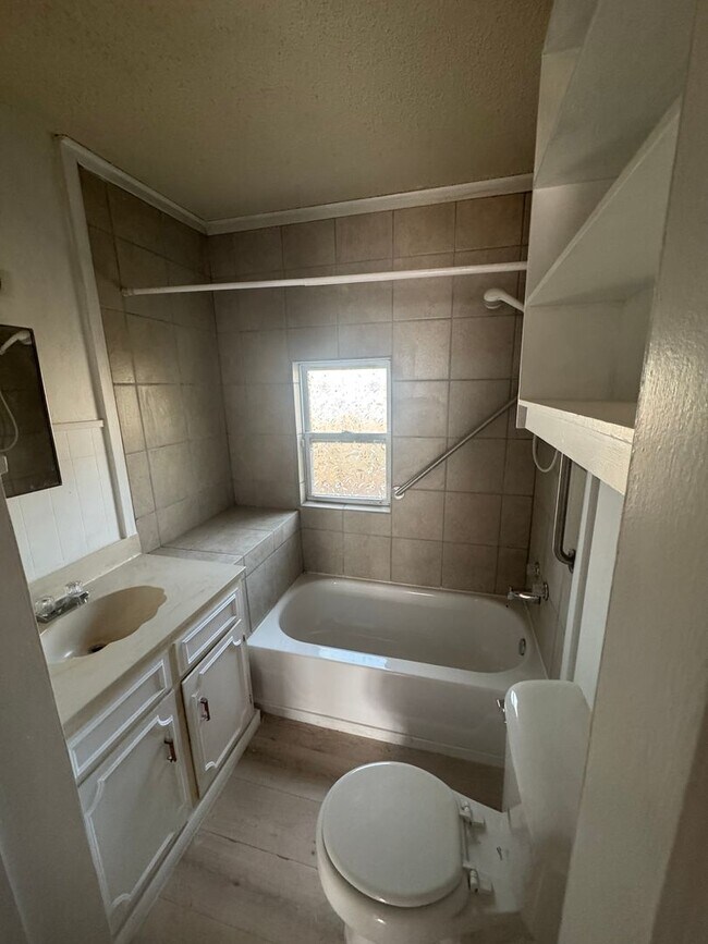 Photo - 2 bedroom, 1 bath