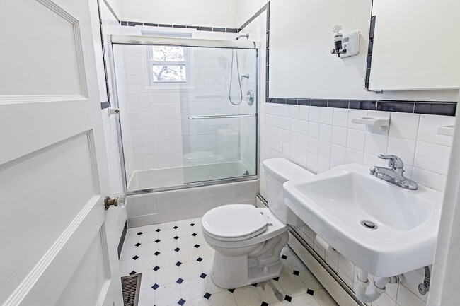 Photo - 2607 N Franklin St Unit 2607 North Franklin St Apt 1