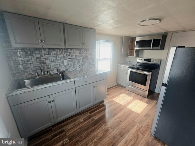 Photo - 276 E Broadway