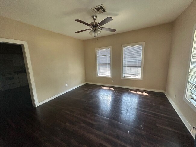 Photo - 2208 Cumberland Ave Unit B