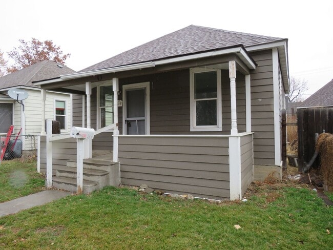 Building Photo - 2 Bed / 1 Bath House