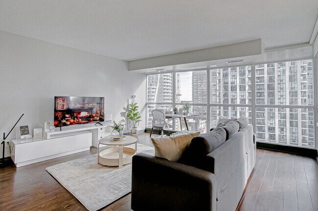 Photo - 18 Yonge St Unit ID1345835P