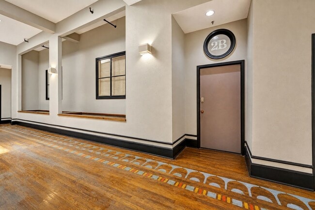 Building Photo - 2121 The Strand Unit 2B