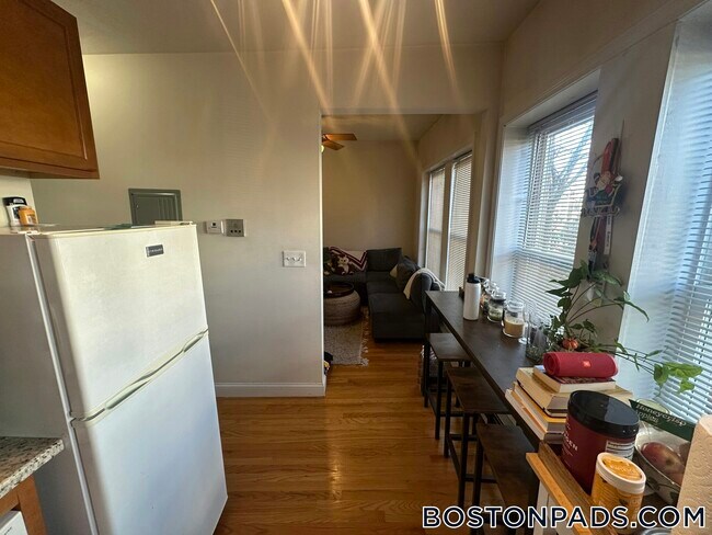 Photo - 1054 Cambridge St Unidad 2F