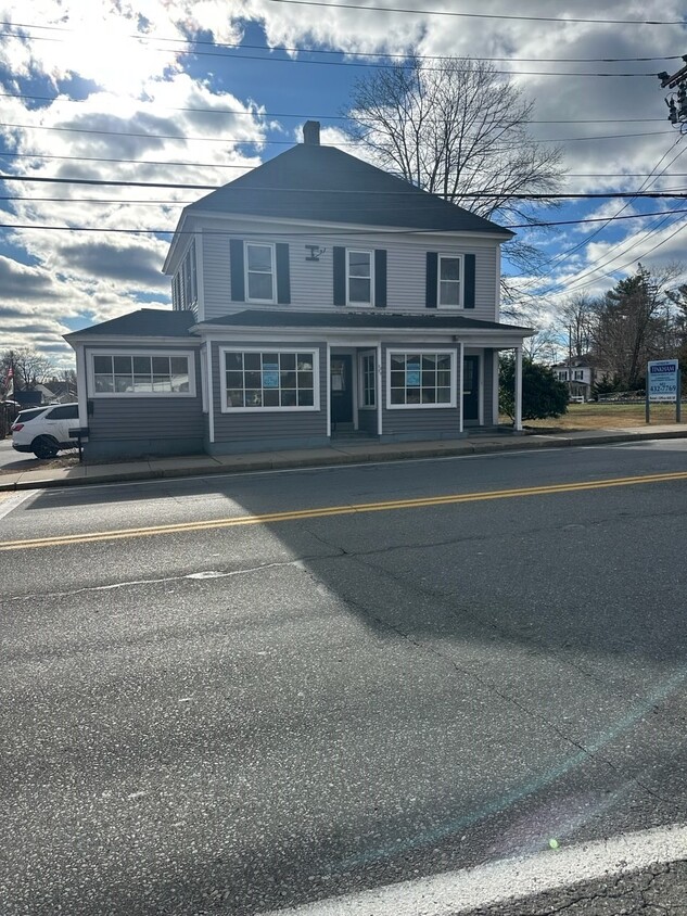 Photo - 2020 Lakeview Ave (Dracut, MA)