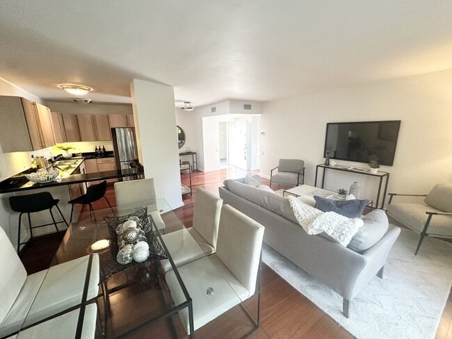 Photo - 330 S Barrington Ave