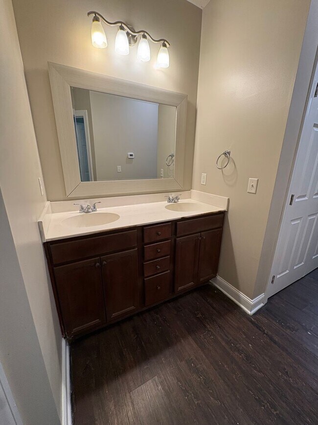 526 Dennis Way Unit F