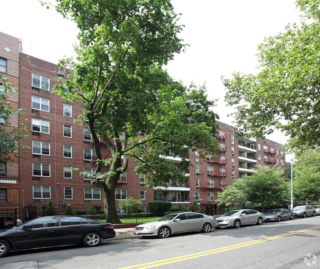 130 Clarkson Ave - 130 Clarkson Ave Apartments