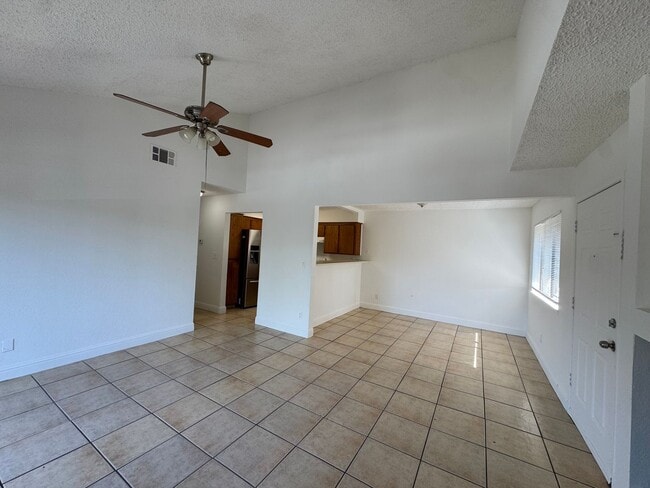 Photo - 1190 S Winery Ave