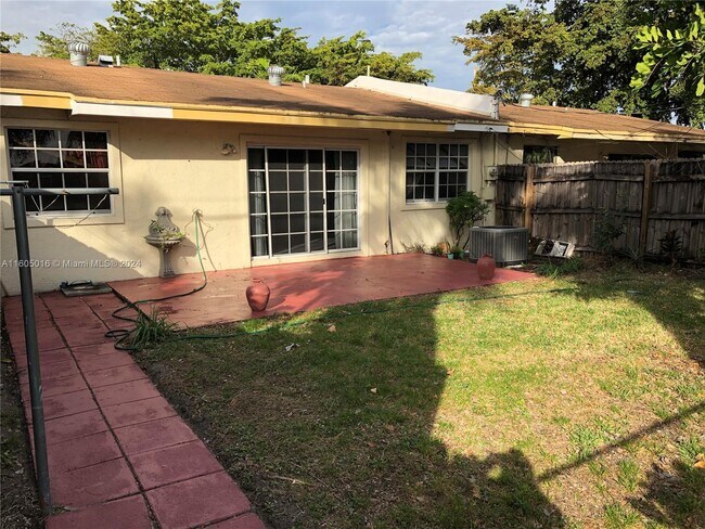 Photo - 7702 Pembroke Rd