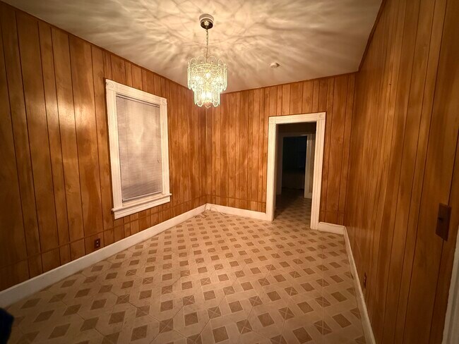 Building Photo - 105 Linden St