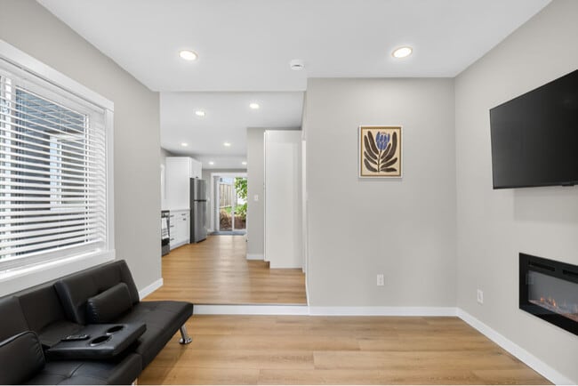 Photo - 8140 9th Ave SW