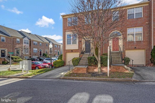 Photo - 328 Cloude's Mill Ct Townhome