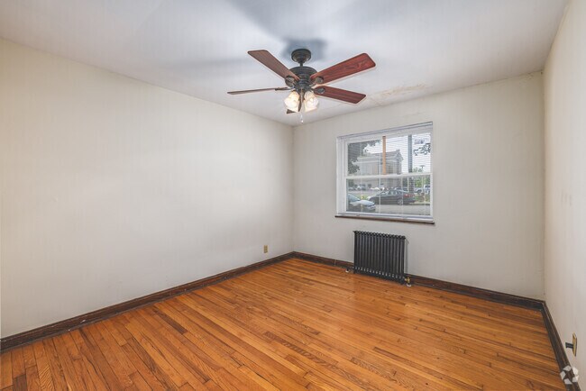 1BR, 1BA - 550SF - Primary Bedroom