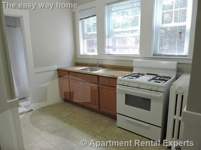 Building Photo - 8 Forest St Unit #2