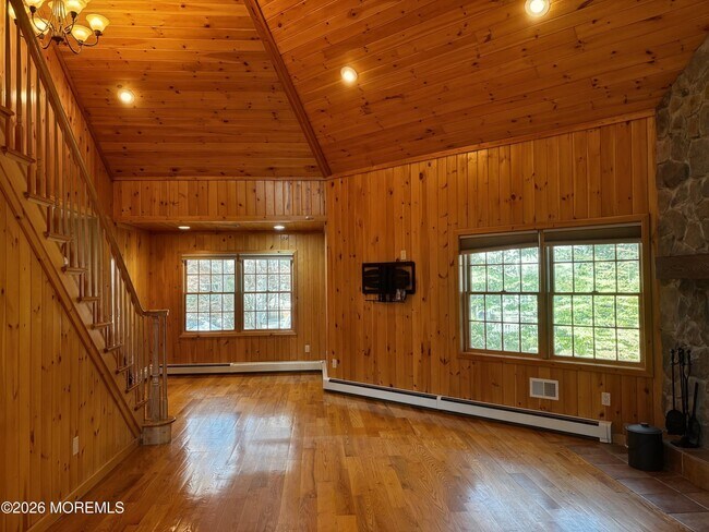 327 Deerfoot Ln
