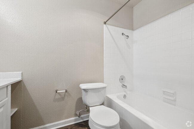 1 habitación, 1 baño - 640 pies cuadrados - Baño