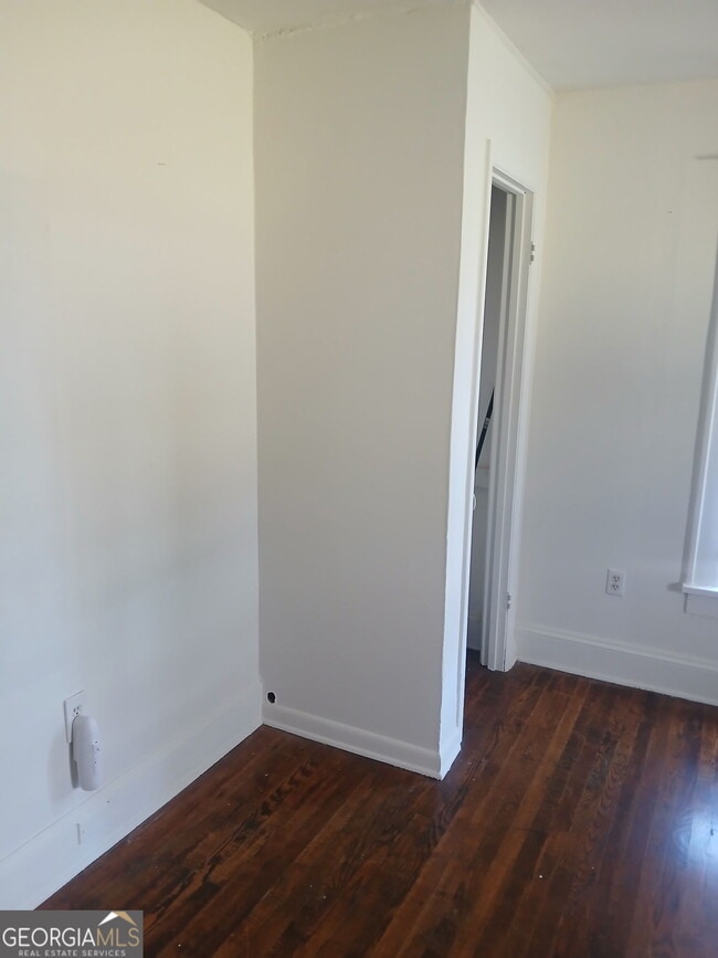 Photo - 386 Haas Ave SE