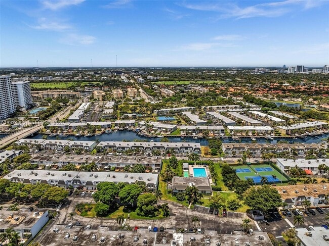 Photo - 825 NE 26th Ave