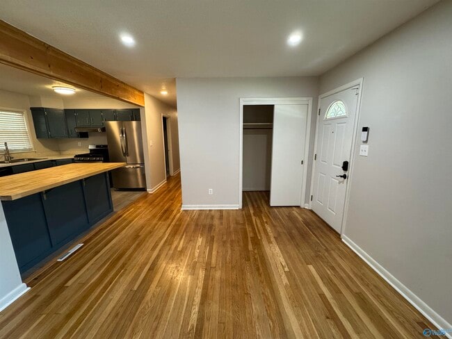 Photo - 918 Woodall Ln NW