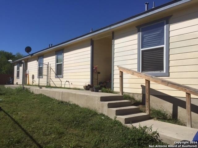 Building Photo - Convenient & Low-Maintenance Living Near St. Mary’s University!