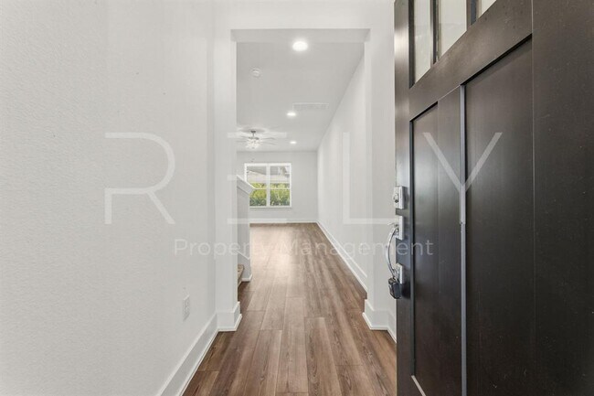 11202 Gadsen Ln