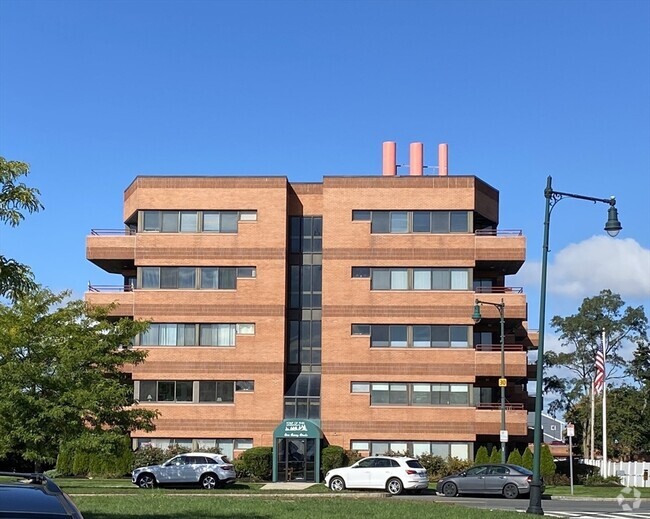 Building Photo - 1 Carey Cir Unit 108 Rental