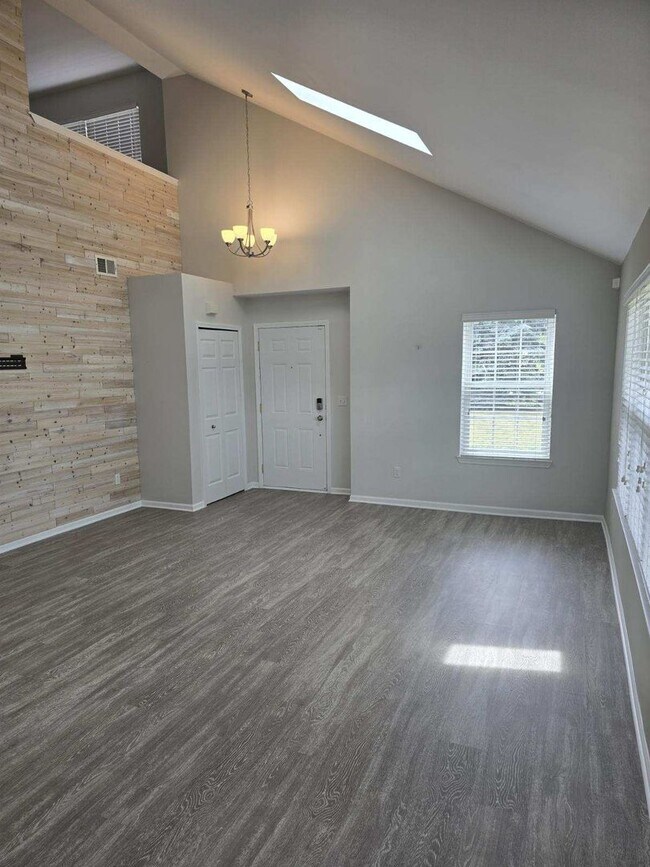 Photo - 3 BEDROOM 3 BATHROOM CONDO IN BELLEVILLE A...