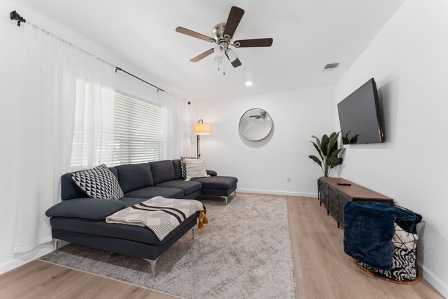 Photo - 338 Tomrob Dr