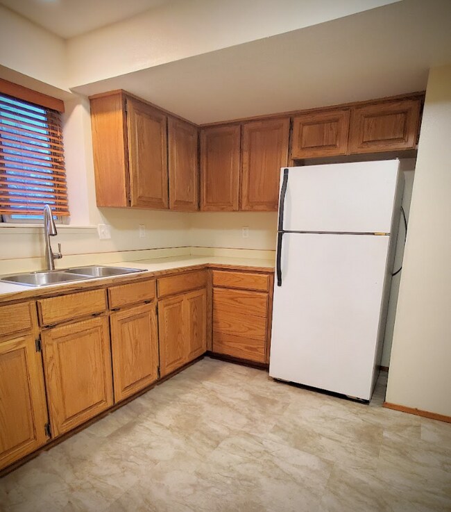 Photo - 570 Reser Rd