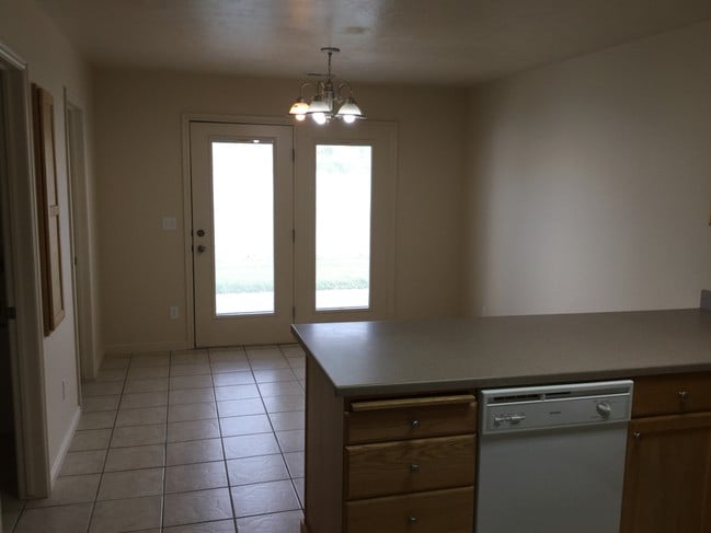 Kitchen and dining - 509 Raven Way Unit B